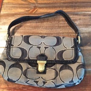 Coach clutch with handle